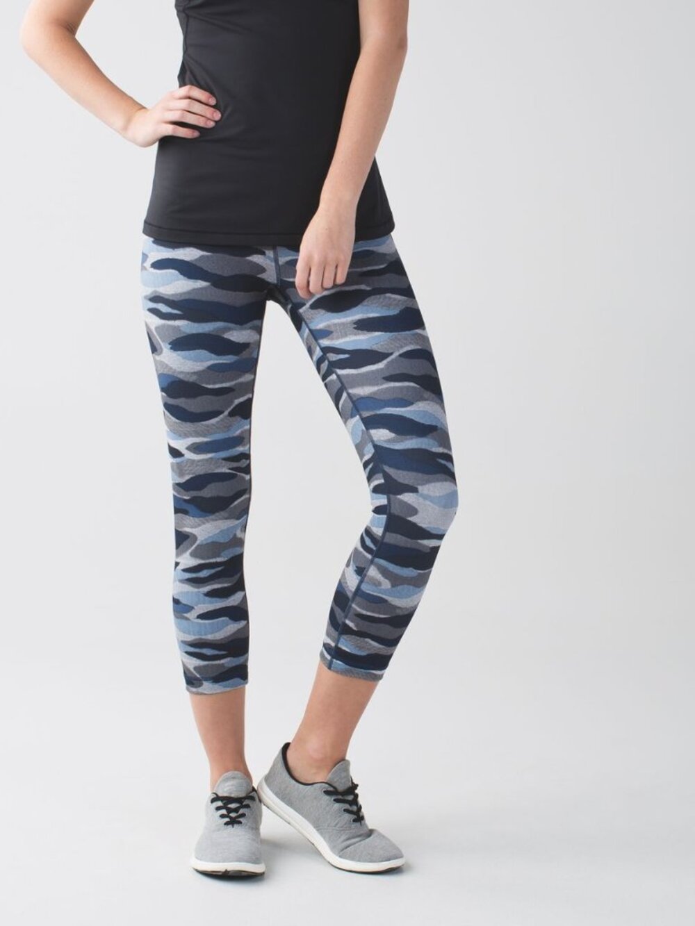 Lululemon - Wunder Under HR Crop 21" Luon - Size 6 - Camo Deep Navy Multi - VGUC